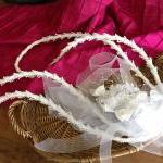 White Wedding Lasso, Tradi..